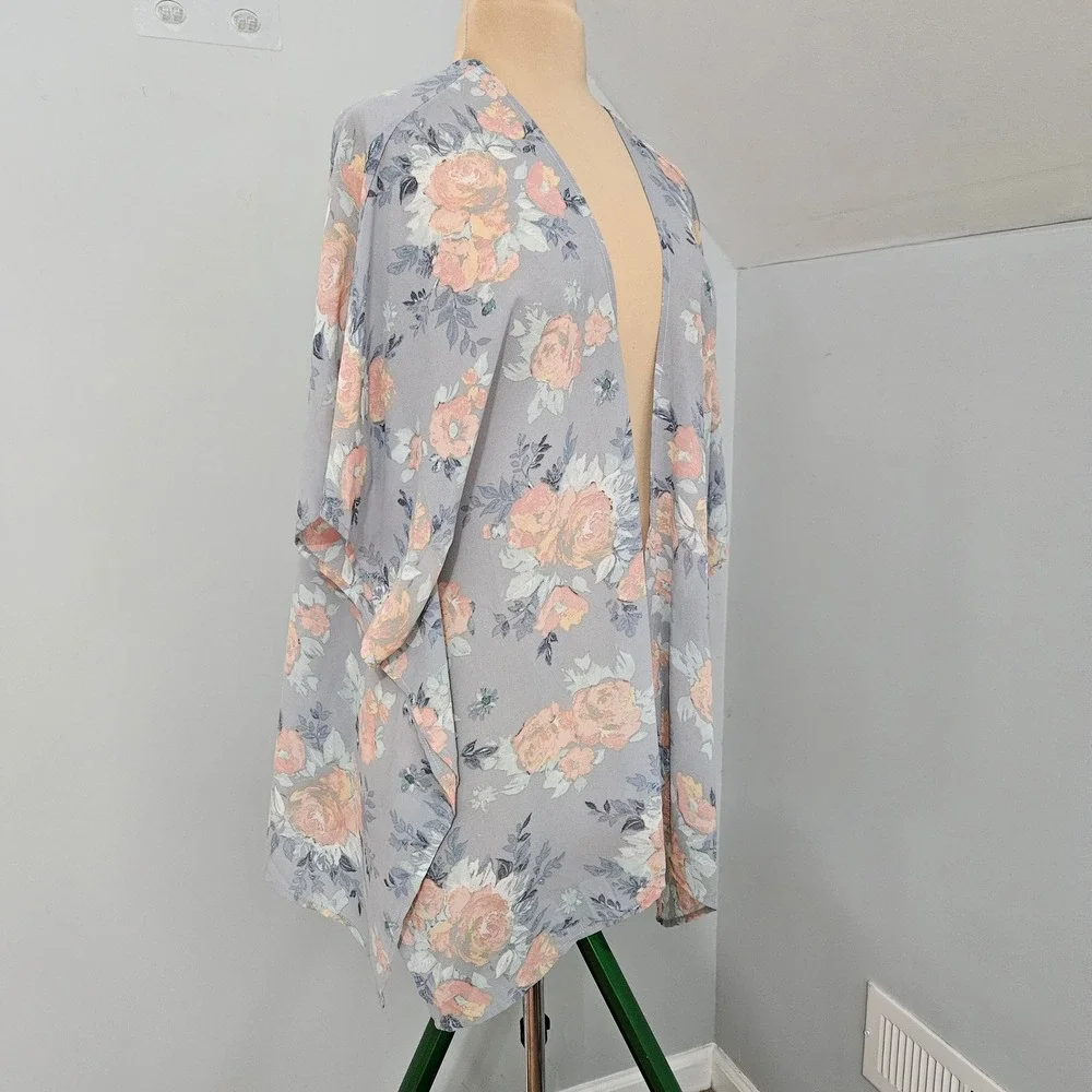 Torrid Womens Grey Floral‎ Chiffon Kimono Cardigan Open Front Wrap Size 1X/2X